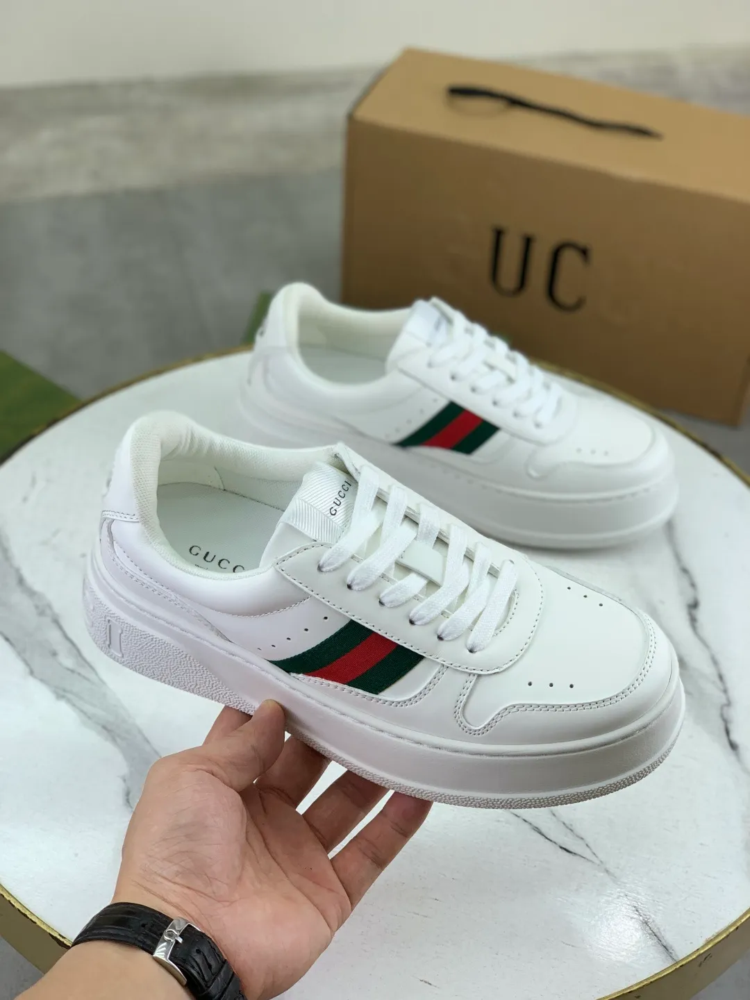 Men's shoes 💰P600 new GUCCI high version 🆕New series, 👫couple biscuit shoes, thick-soled sneakers, these are really comfortable, super light, comfortable and versatile, 👍a must-have item, this item is full of fun retro flavor. G’s new series continues to seek inspiration from daily life in other eras and incorporates the essence of current design to create refreshing designs. This sneaker is made of GG printed canvas and decorated with the classic double G monogram pattern, highlighting the profound connotation of the brand logo. GG printed embossed leather, glossy leather details, 5cm taller, instantly enhances your aura when worn! (With a complete set of packaging bags) Airplane box Size: 35-45